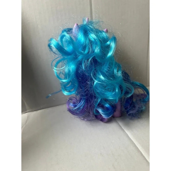 2021 Hasbro My Little Pony Unicorn Izzy Moonbow - Picture 2 of 6